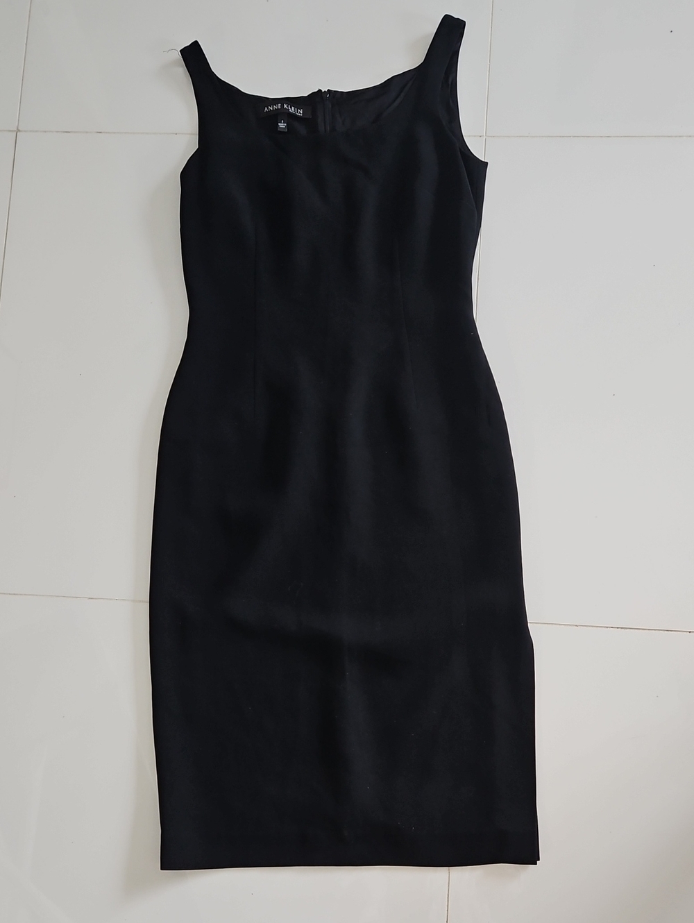 Anne Klein Black Sleeveless Sheath Midi Dress with Scoop Neck